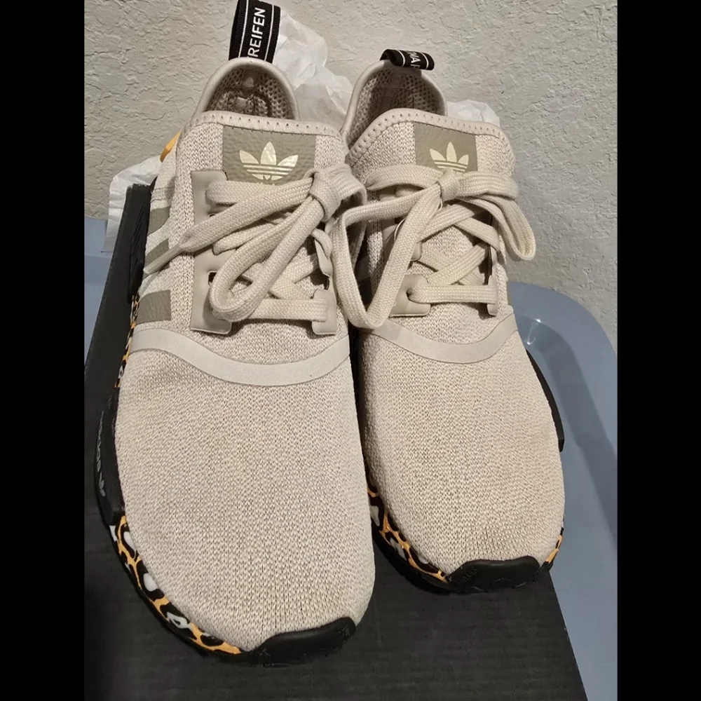 Adidas NMD R1 W Size 9 Sneakers Leopard Shoes With Box - Picture 6 of 6